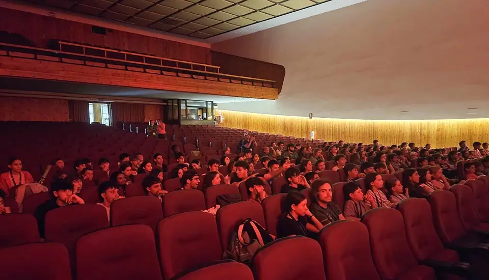 Patio de butacas en el teatro del campamento de verano en inglés